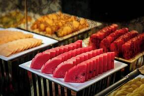 Le Premier Hotel & Rooftop Bar