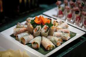 Le Premier Hotel & Rooftop Bar