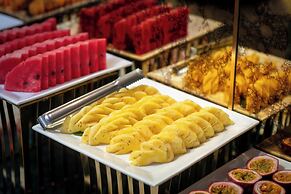 Le Premier Hotel & Rooftop Bar