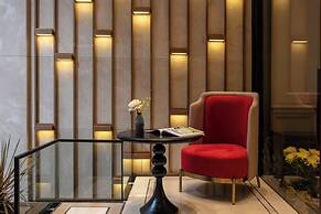 Le Premier Hotel & Rooftop Bar