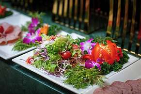 Le Premier Hotel & Rooftop Bar