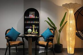 Le Premier Hotel & Rooftop Bar