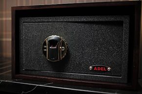 Le Premier Hotel & Rooftop Bar