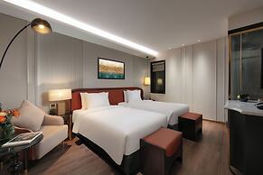 Le Premier Hotel & Rooftop Bar