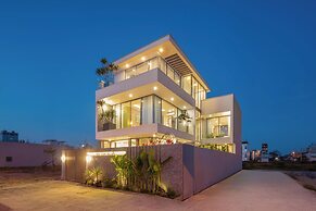 Amazing Newly Built Pool Villas Danang