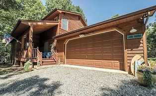 Cozy and Comfy with Lake Access