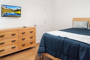 Cozy and Comfy with Lake Access