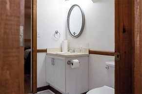 Cozy and Comfy with Lake Access