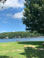 Cozy and Comfy with Lake Access