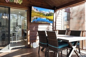 Cozy and Comfy with Lake Access