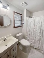 Cozy and Comfy with Lake Access