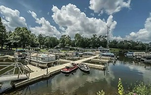 Cozy and Comfy with Lake Access