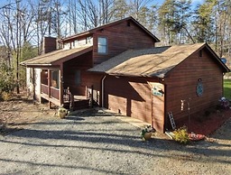 Cozy and Comfy with Lake Access