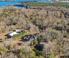 Cozy and Comfy with Lake Access