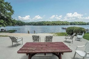 Cozy and Comfy with Lake Access