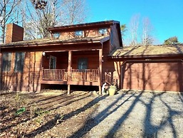 Cozy and Comfy with Lake Access