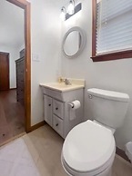 Cozy and Comfy with Lake Access