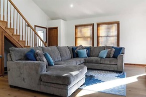 Cozy and Comfy with Lake Access