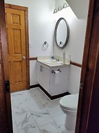 Cozy and Comfy with Lake Access