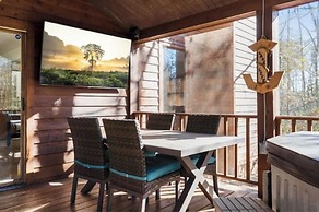 Cozy and Comfy with Lake Access