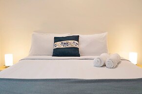 Cityside Hideaway Pool - Workstation - Markets