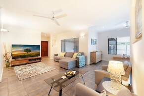 Cityside Hideaway Pool - Workstation - Markets