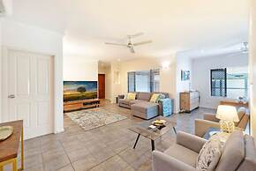 Cityside Hideaway Pool - Workstation - Markets