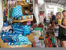 Cityside Hideaway Pool - Workstation - Markets
