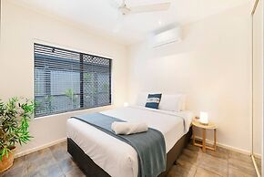 Cityside Hideaway Pool - Workstation - Markets