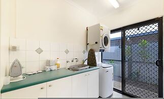 Cityside Hideaway Pool - Workstation - Markets