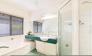 Cityside Hideaway Pool - Workstation - Markets