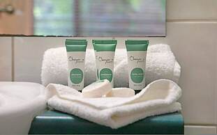 Cityside Hideaway Pool - Workstation - Markets