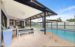 Cityside Hideaway Pool - Workstation - Markets