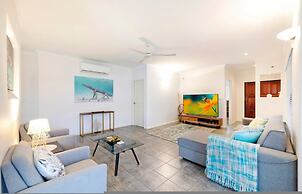 Cityside Hideaway Pool - Workstation - Markets