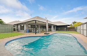 Cityside Hideaway Pool - Workstation - Markets