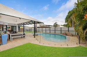 Cityside Hideaway Pool - Workstation - Markets