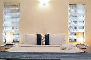 Cityside Hideaway Pool - Workstation - Markets