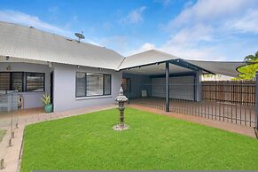 Cityside Hideaway Pool - Workstation - Markets