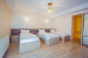 Hotel Mestia Inn