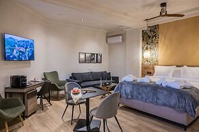 Trikala Mall Suites !