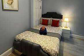 Studio - Sleeps 2 - Parking - Close to Paddington