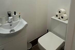 Studio - Sleeps 2 - Parking - Close to Paddington