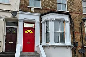 Studio - Sleeps 2 - Parking - Close to Paddington