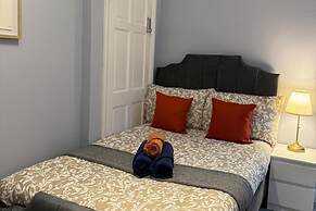 Studio - Sleeps 2 - Parking - Close to Paddington