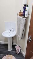 Wolverhampton City Centre - 1-bed Flat - Sleeps 3