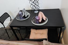 Wolverhampton City Centre - 1-bed Flat - Sleeps 3