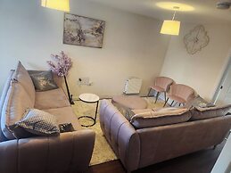 Wolverhampton City Centre - 1-bed Flat - Sleeps 3