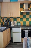 Wolverhampton City Centre - 1-bed Flat - Sleeps 3