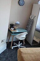 Wolverhampton City Centre - 1-bed Flat - Sleeps 3