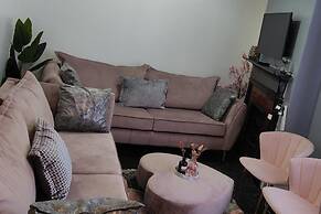 Wolverhampton City Centre - 1-bed Flat - Sleeps 3